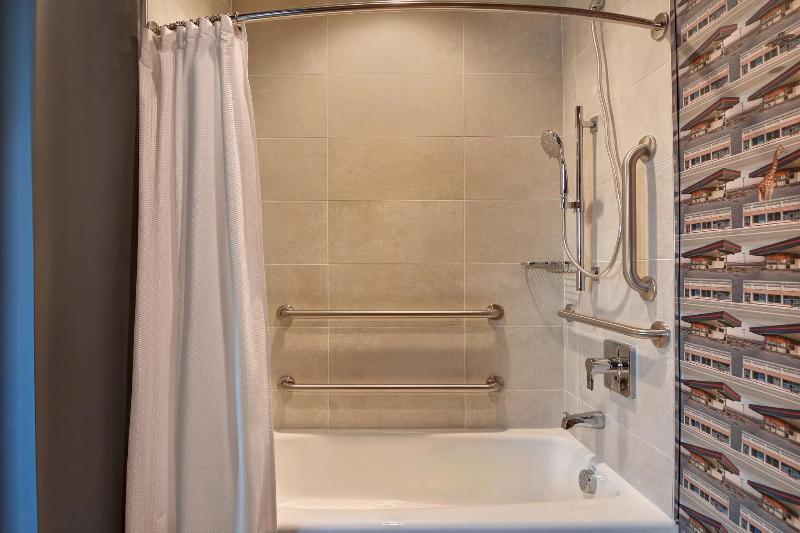 غرفة كلوب, Le Méridien St. Louis Clayton