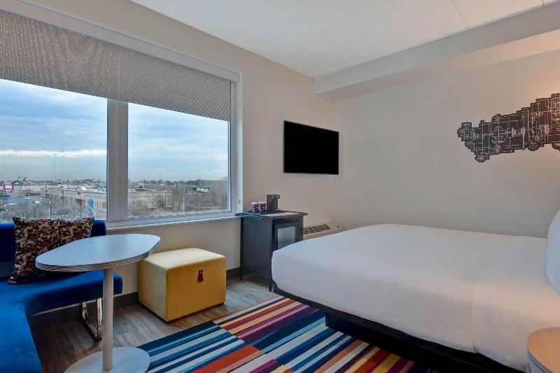 غرفة كلوب, Le Méridien St. Louis Clayton