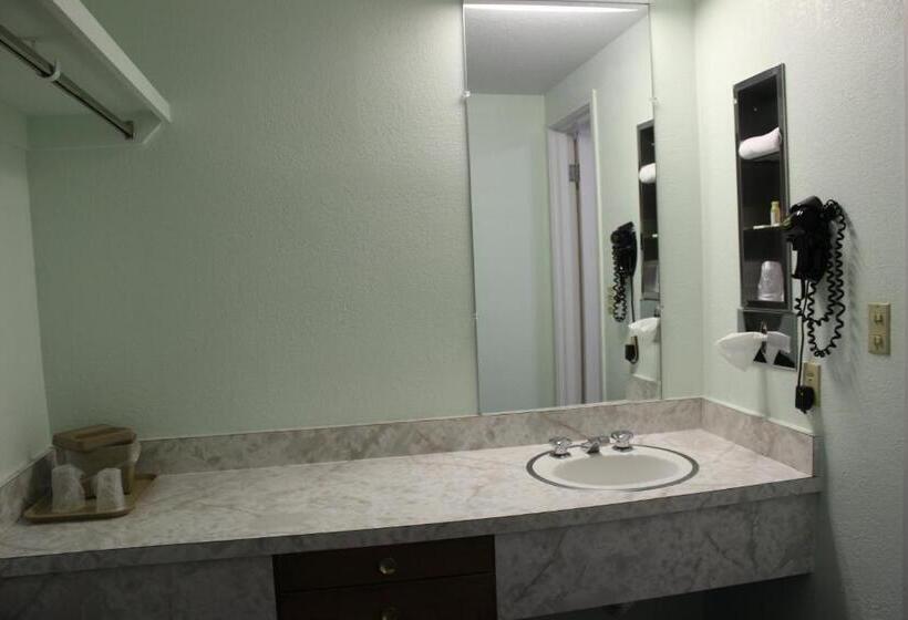 غرفه قياسيه سريرين مزدوجين, Safari Inn