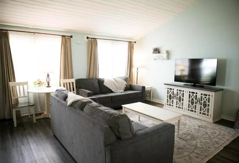 سوییت خانوادگی, Sea Otter Inn