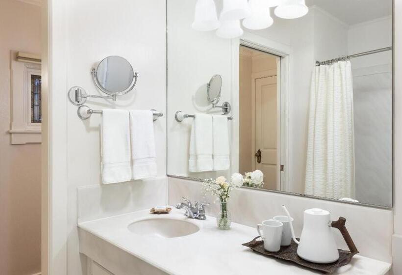 חדר סופריור עם מיטת קינג, Seven Gables Inn On Monterey Bay, A Kirkwood Collection