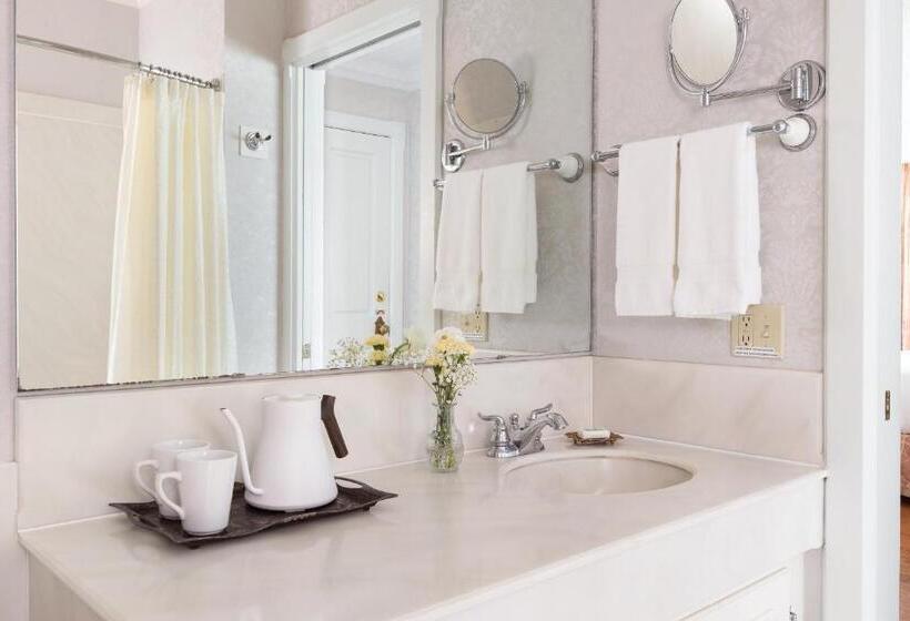 חדר דחוקס עם מיטת קינג, Seven Gables Inn On Monterey Bay, A Kirkwood Collection