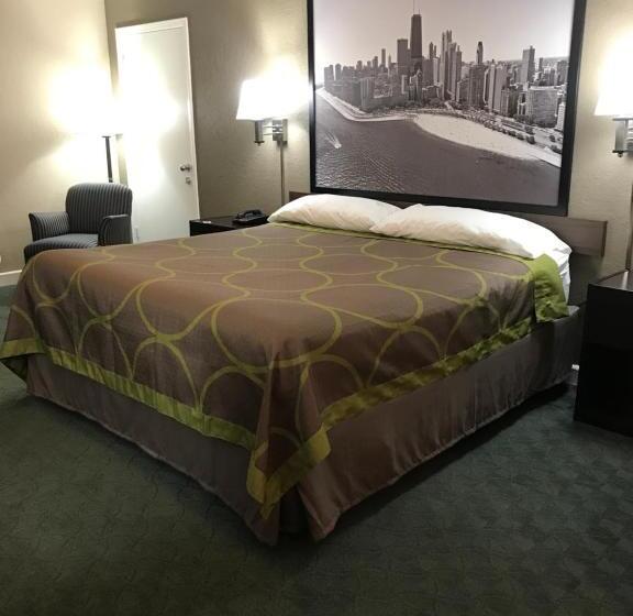 스위트 킹사이즈 침대, Super 8 By Wyndham Taylorville Il