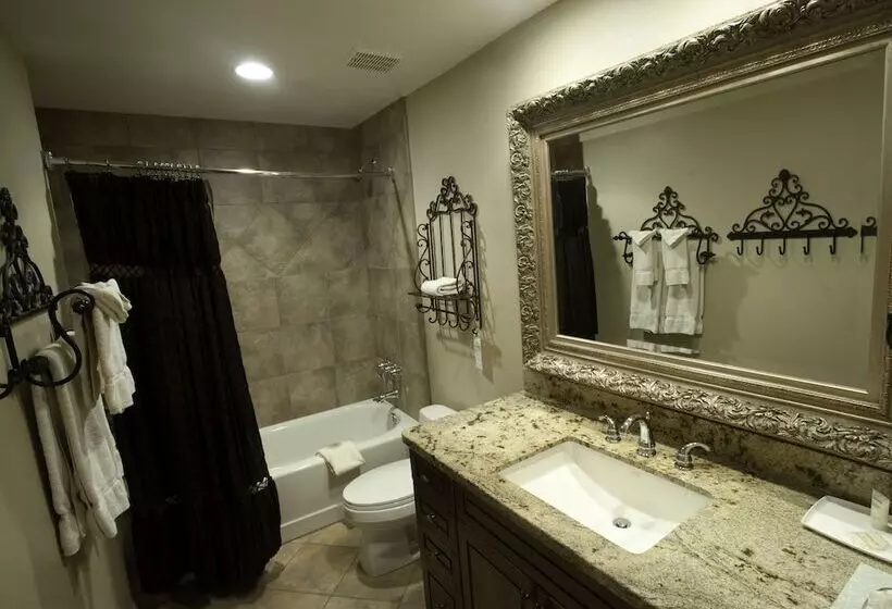 استودیوی استاندارد, Shadow Mountain Resort & Club