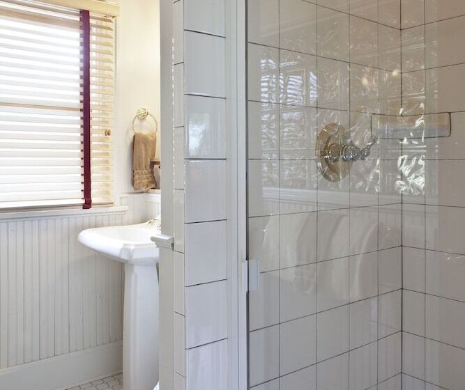 스탠다드 룸, Edwards House