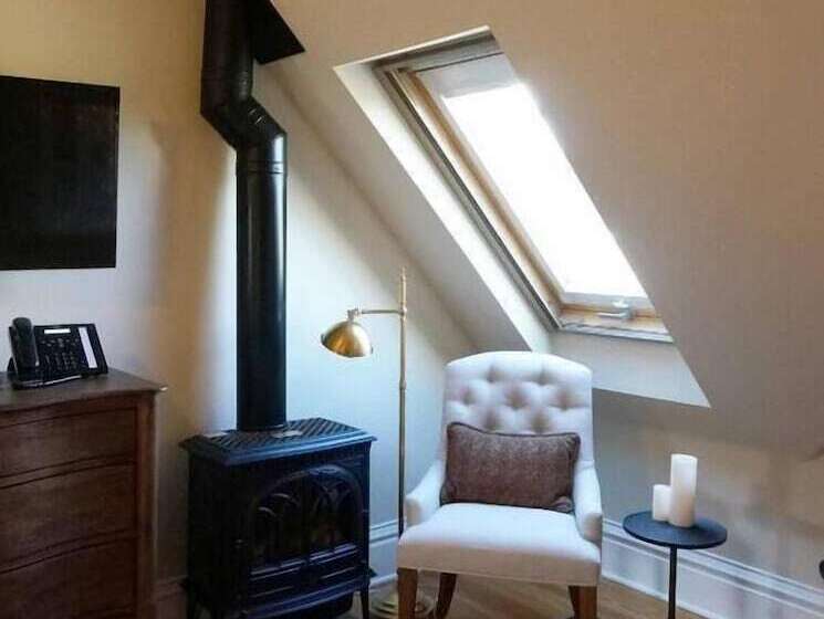 스탠다드 룸, Edwards House