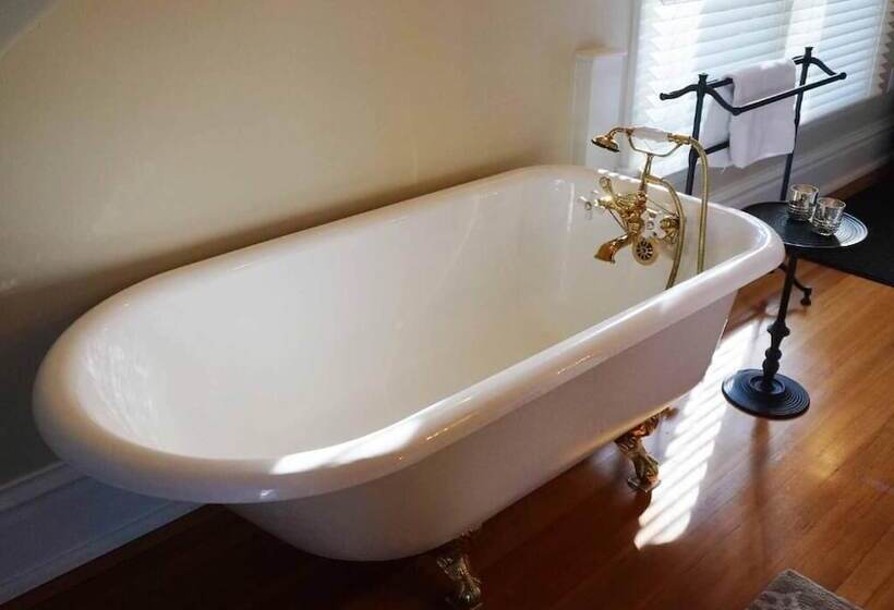 스탠다드 룸, Edwards House