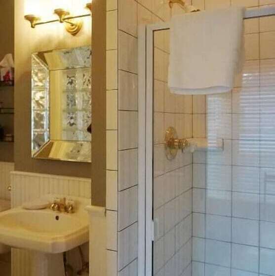 스탠다드 룸, Edwards House