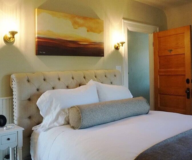 스탠다드 룸, Edwards House