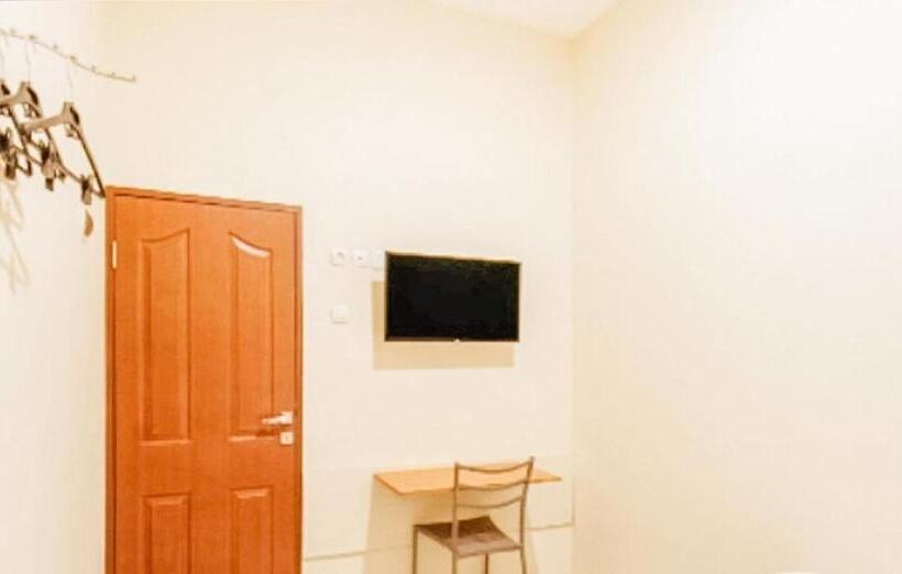 חדר סטנדרט, Reddoorz Near Bg Junction Surabaya