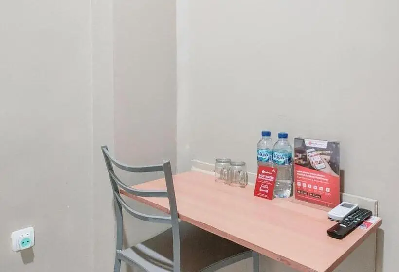 エコノミールーム, Reddoorz Near Bg Junction Surabaya
