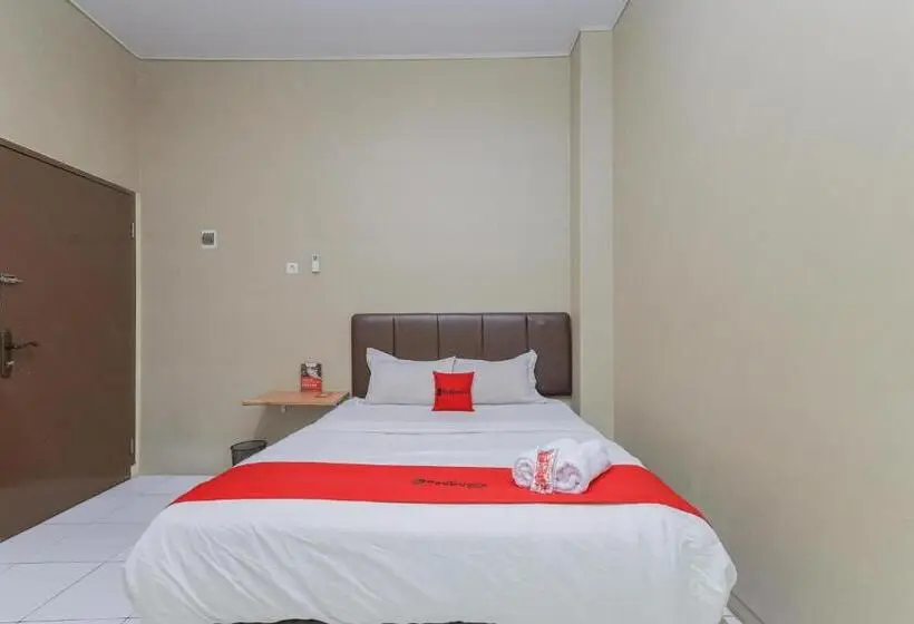 デラックスルーム, Reddoorz Near Bg Junction Surabaya