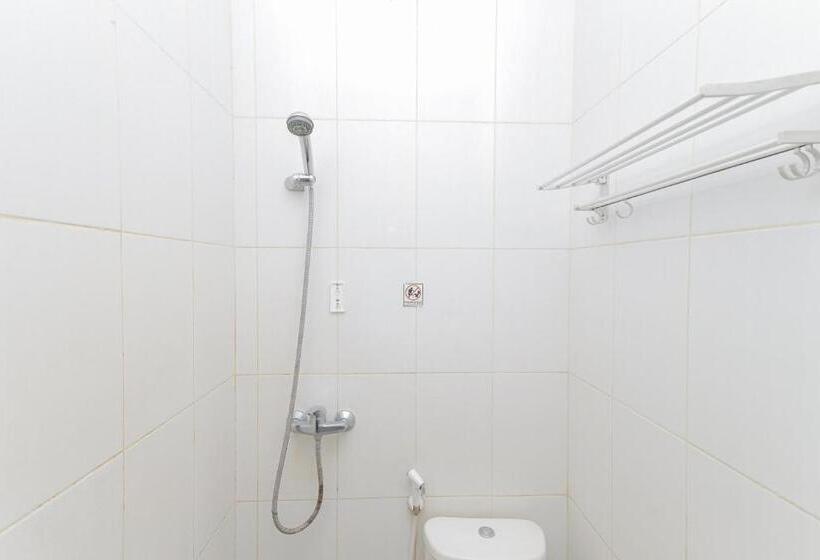 חדר דלוקס, Reddoorz Near Bg Junction Surabaya