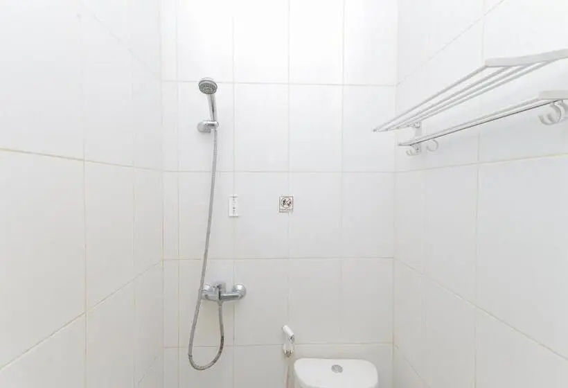 デラックスルーム, Reddoorz Near Bg Junction Surabaya