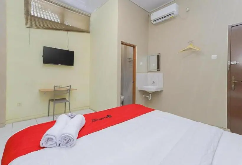 デラックスルーム, Reddoorz Near Bg Junction Surabaya