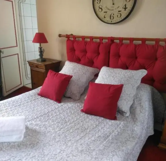 庭の見えるスタンダードトリプルルーム, Les Chambres D Hôtes Le Val D Honfleur
