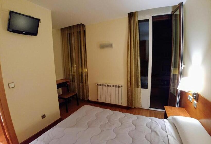 اتاق استاندارد یک نفره, Hostal Prada Borges