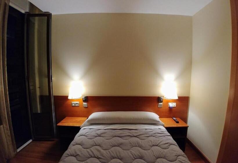 اتاق استاندارد یک نفره, Hostal Prada Borges