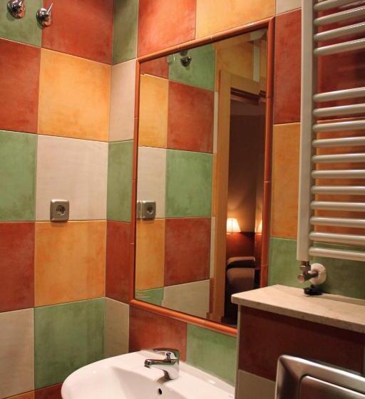 اتاق استاندارد یک نفره, Hostal Prada Borges