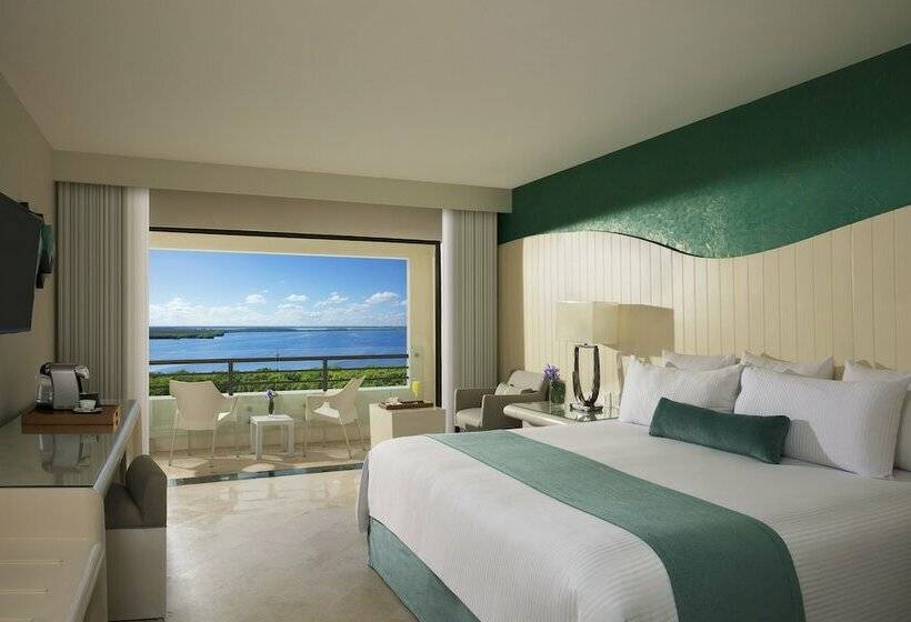 חדר דחוקס עם מיטת קינג, Now Emerald Cancun  All Inclusive