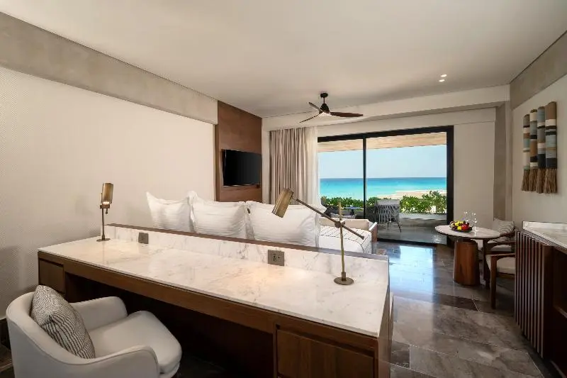 スイートクラブ シービュー, Secrets Mirabel Cancún Resort & Spa