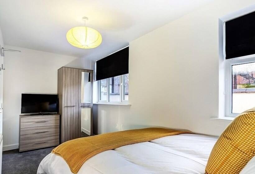 חדר סטנדרט חדר אמבטיה משותף, Townhouse Plus @ 166 Edleston Road Crewe