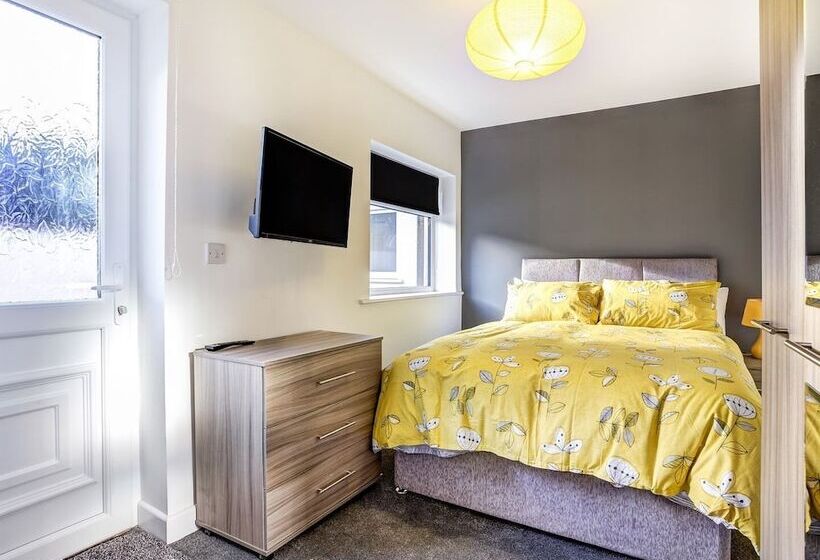 חדר סטנדרט חדר אמבטיה משותף, Townhouse Plus @ 166 Edleston Road Crewe