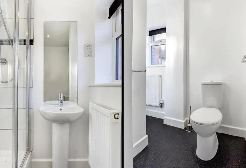 バス共有のスタンダードルーム, Townhouse Plus @ 166 Edleston Road Crewe