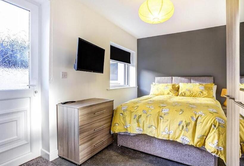 חדר סטנדרט חדר אמבטיה משותף, Townhouse Plus @ 166 Edleston Road Crewe