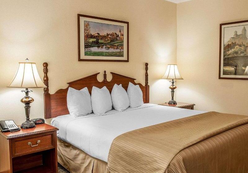 اتاق استاندارد با تخت بزرگ برای معلولان, Baymont By Wyndham South Bend Near Notre Dame