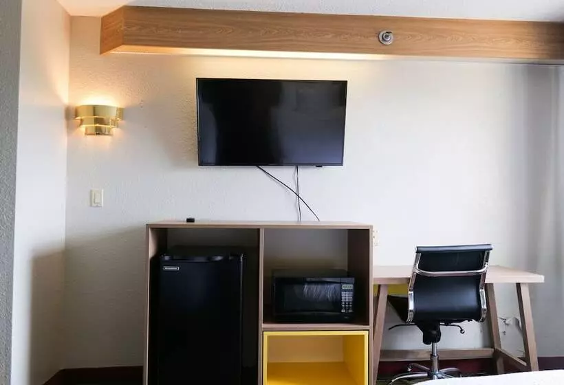 اتاق استاندارد با 2 تخت دوبل, Days Inn By Wyndham Flint/bishop International Airport
