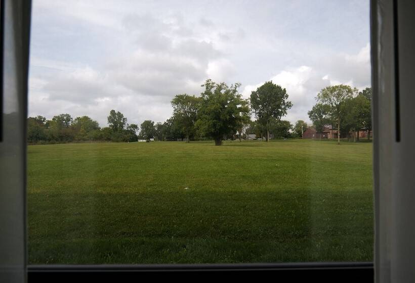 带2个双人床的标准工作室, Days Inn By Wyndham Flint/bishop International Airport