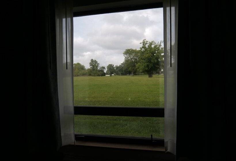 带2个双人床的标准工作室, Days Inn By Wyndham Flint/bishop International Airport