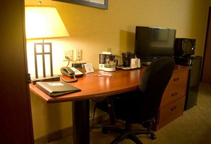 キングサイズベッドのスタンダードルーム, Howard Johnson By Wyndham Urbana