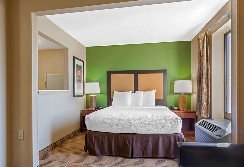 Deluxe Studio, Extended Stay America Select Suites   Rockford   State Street