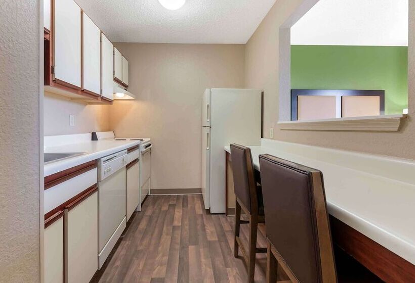 Студия Deluxe, Extended Stay America Select Suites Rockford State Street