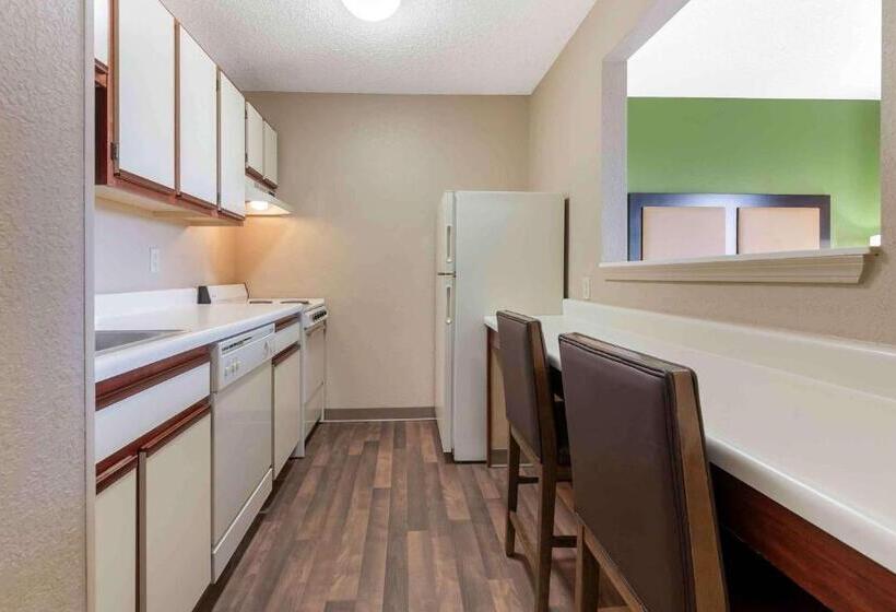 Deluxe Studio, Extended Stay America Select Suites   Rockford   State Street