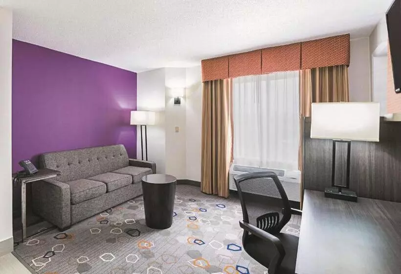 Sviitti King-vuode, La Quinta Inn & Suites By Wyndham Minneapolis Northwest
