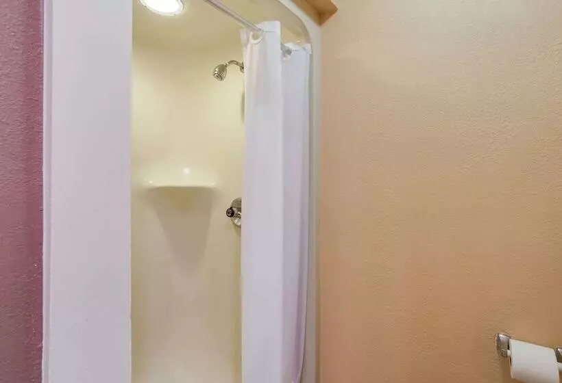 ２ダブルベッドのスタンダードルーム, Quality Inn Lees Summit  Kansas City