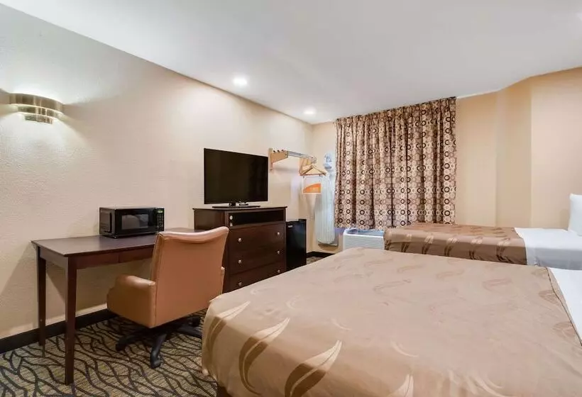 ２ダブルベッドのスタンダードルーム, Quality Inn Lees Summit  Kansas City