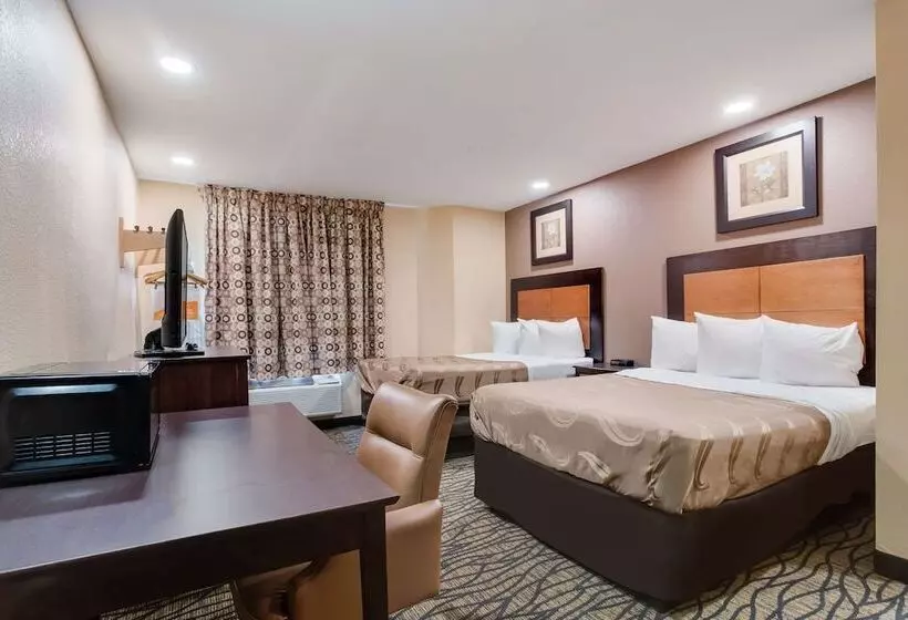 ２ダブルベッドのスタンダードルーム, Quality Inn Lees Summit  Kansas City