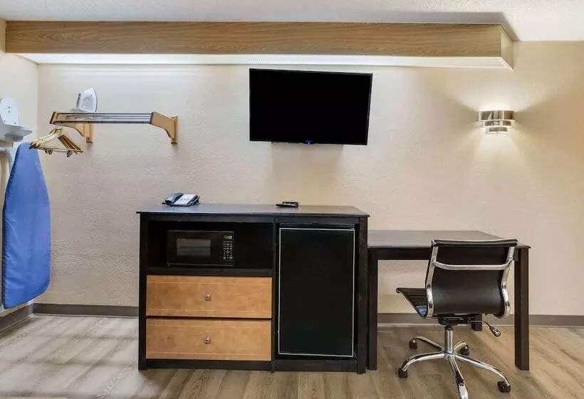 スイート, Quality Inn Lees Summit  Kansas City
