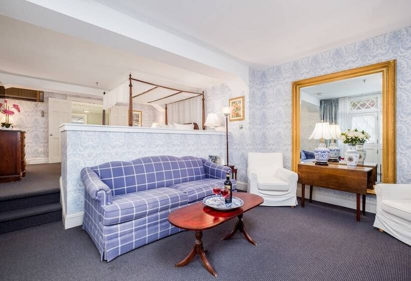 デラックススイート, Simsbury 1820 House