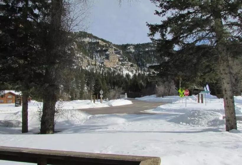 キャビン, Spearfish Canyon Lodge