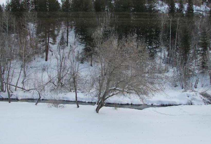 جناح, Spearfish Canyon Lodge