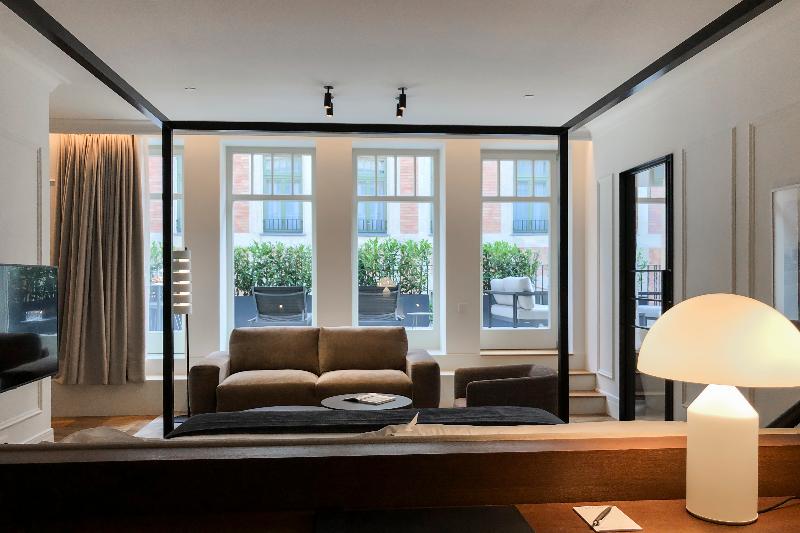 סוויטת ג'וניור עם טרסה, Kozmo Hotel Suites & Spa Small Luxury Hotels Of The World