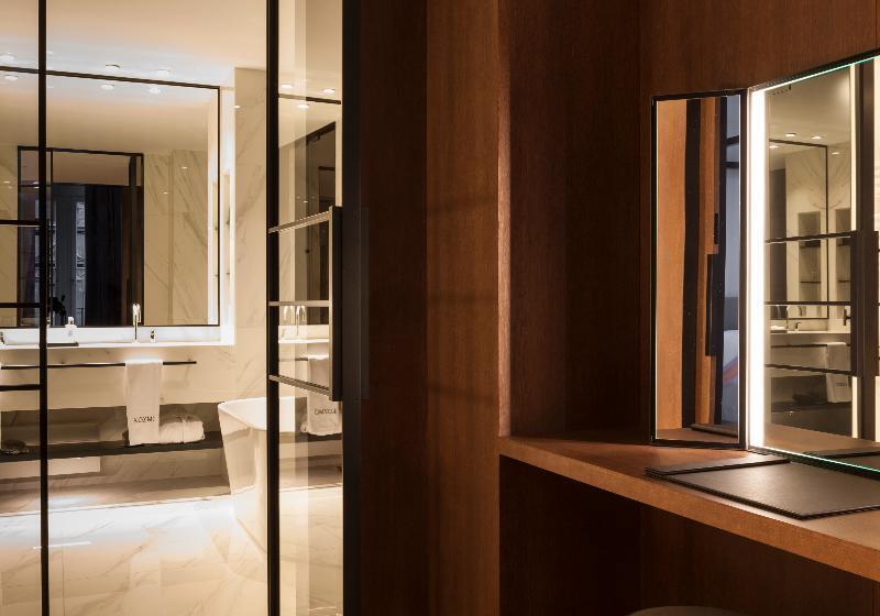 סוויטת ג'וניור עם טרסה, Kozmo Hotel Suites & Spa Small Luxury Hotels Of The World