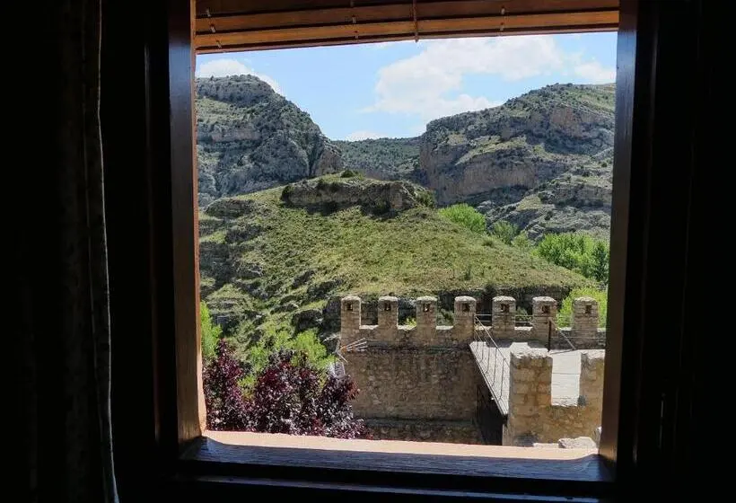 اتاق استاندارد با چشم‌انداز کوهستان, Posada Del Adarve