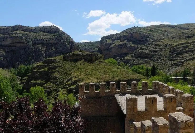 اتاق استاندارد با چشم‌انداز کوهستان, Posada Del Adarve