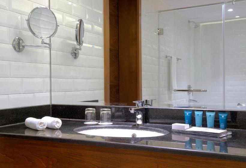 اتاق لوکس با تخت بزرگ, Wyndham Garden Muscat Al Khuwair